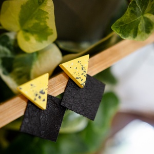 Yellow triangle - színes beton fülbevaló - ékszer - fülbevaló - lógó fülbevaló - Meska.hu