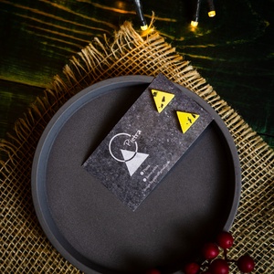 Citromsárga háromszög - színes beton fülbevaló - ékszer - fülbevaló - pötty fülbevaló - Meska.hu Citromsárga háromszög - színes beton fülbevaló - ékszer - fülbevaló - pötty fülbevaló - Meska.hu