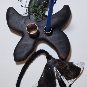  Asztali tolltartó tűzzománc ördögrájával - otthon & életmód - dekoráció - asztal és polc dekoráció - asztaldísz - Meska.hu