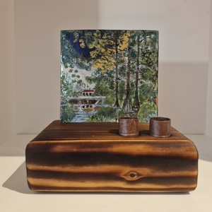 Asztali tolltartó tűzzomác képpel mocsári ciprusokról, Otthon & Életmód, Tárolás & Rendszerezés, Íróasztali tároló, Tűzzománc, Famegmunkálás, MESKA