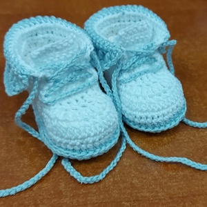 Horgolt kisbaba cipő - baba - mama - babaruházat - babacipő - Meska.hu