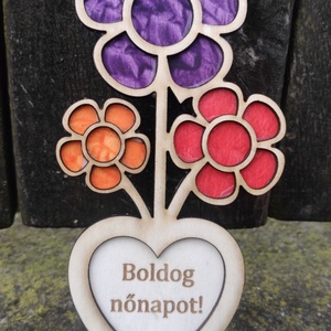 Fa virág gravírozott  Nőnapra egyedi gravírozott Boldog Nőnapot , Otthon & Életmód, Virágdekoráció, Virágdíszek, Asztali virágdísz, Gravírozás, pirográfia, Nőnapra szeretettel!

Ajándékozz maradandó,évekig tartó fa örökvirágot Nőnapra,mely még akkor is me..., MESKA