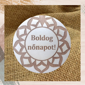 Kör alakú gravírozott fa hűtőmágnes Nőnapra egyedi gravírozott Boldog Nőnapot , Otthon & Életmód, Konyhafelszerelés, tálalás, Konyhai dekoráció, Hűtőmágnes, Gravírozás, pirográfia, MESKA