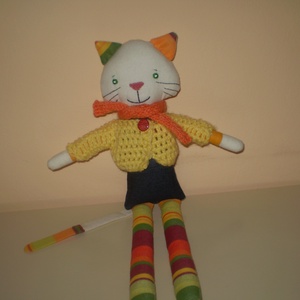 Fázós Galagonya cica -  - Meska.hu