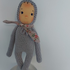 Szürke waldorf fejű baba - játék & sport - plüssállat & játékfigura - ember - Meska.hu