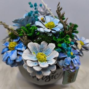 Kézzel festett tobozvirág-dísz kerámia tálban � kék � Anya / Mama felirattal, anyáknapi ajándék - otthon & életmód - dekoráció - asztal és polc dekoráció - asztaldísz - Meska.hu