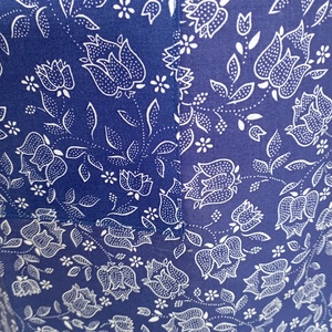 Egyedi női kötény - Kékfestő jellegü tulip�n mint�s kötény - otthon & életmód - konyhafelszerelés, tálalás - konyhai textil - kötény - Meska.hu