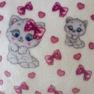 Babysoft puha kispárna cica mintás - játék & sport - ovis felszerelés - ovis ágynemű - Meska.hu