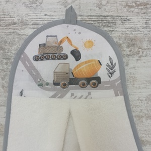 Ovis törölköző munkagép mintás, Játék & Sport, Ovis felszerelés, Egyéb ovis kiegészítő, Varrás, MESKA