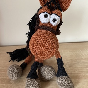 Horgolt ló , lovacska kantárral, nyereggel amigurumi (Messza) - játék & sport - plüssállat & játékfigura - ló - Meska.hu