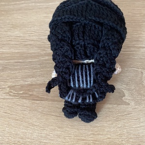 Wednesday horgolt baba amigurumi uniformisban (Messza) - játék & sport - baba & babaház - baba - Meska.hu