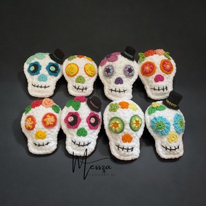 Horgolt mexikói stílusú koponya Halloween dekoráció amigurumi (Messza), Otthon & Életmód, Dekoráció, Halloween, Halloweeni figurák, Horgolás, Varrás, MESKA