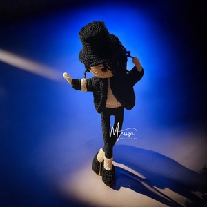 Horgolt Michael Jackson Jacko figura , amigurumi (Messza), Játék & Sport, Plüssállat & Játékfigura, Ember, Horgolás, Varrás, MESKA