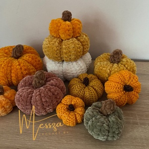 Horgolt plüss közepes tök dekoráció (Messza) - otthon & életmód - dekoráció - halloween - halloweeni tök és lámpás - Meska.hu