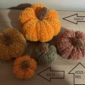 Horgolt plüss közepes tök dekoráció (Messza), Otthon & Életmód, Dekoráció, Halloween, Halloweeni tök és lámpás, Horgolás, Varrás, MESKA
