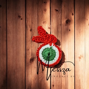 Prémium minőségű horgolt kokárda - 4 féle választható - esküvő - kiegészítők - kitűző - Meska.hu