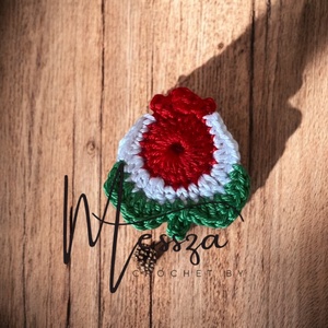 Prémium minőségű horgolt kokárda - 4 féle választható - esküvő - kiegészítők - kitűző - Meska.hu