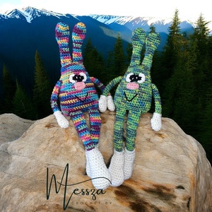 Hosszú lábú horgolt nyuszi amigurumi zöld színátmenetes (Messza), Játék & Sport, Plüssállat & Játékfigura, Nyuszi, Horgolás, Varrás, MESKA