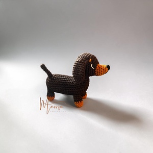 Horgolt tacskó kutya amigurumi (Messza) - játék & sport - plüssállat & játékfigura - kutya - Meska.hu