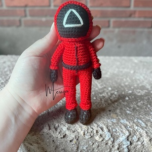 Horgolt Squid game őr baba amigurumi (Messza) - Meska.hu