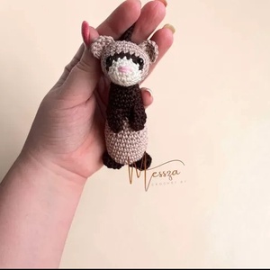 Horgolt görény vadászgörény amigurumi kulcstartó táskadísz (Messza) - Meska.hu