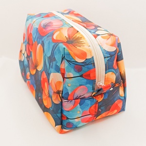 Virágok - vízhatlan piperetáska - táska & tok - neszesszer - Meska.hu