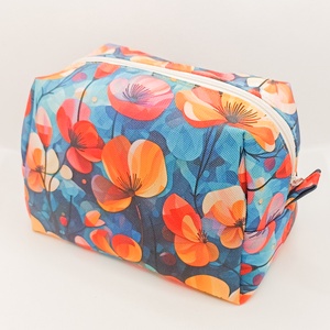 Virágok - vízhatlan piperetáska - táska & tok - neszesszer - Meska.hu