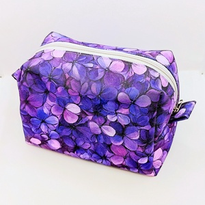 Lila virágmintás - vízhatlan piperetáska, Táska & Tok, Neszesszer, Varrás, MESKA