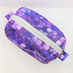Lila virágmintás - vízhatlan piperetáska - táska & tok - neszesszer - Meska.hu