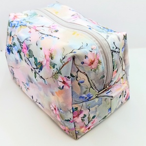 Bájos virágos - vízhatlan piperetáska - táska & tok - neszesszer - Meska.hu