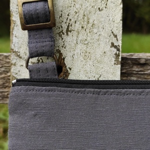 Sötétszürke közepes oldaltáska - táska & tok - kézitáska & válltáska - válltáska - Meska.hu