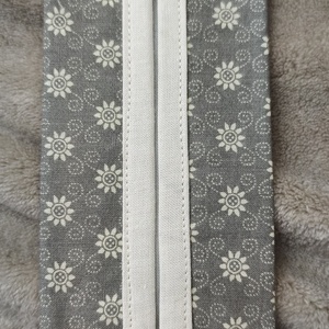 Szürke virágos papír zsebkendő tartó - Meska.hu