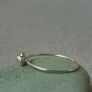 ezüst fekete köves gyűrű - ékszer - gyűrű - vékony gyűrű - Meska.hu