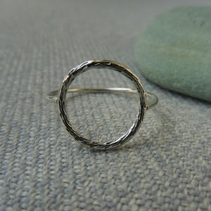 ezüst mintás karikás gyűrű PAaancsika  részére - ékszer - gyűrű - kerek gyűrű - Meska.hu
