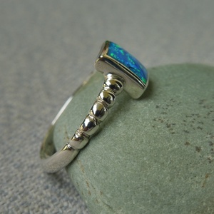 ezüst gyűrű kék opállal - ékszer - gyűrű - statement gyűrű - Meska.hu