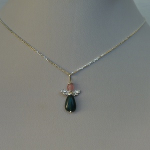 ezüst angyalka medál rózsakvarccal és apatittal - ékszer - nyaklánc - medál - Meska.hu