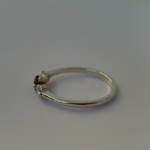  gránátos cirkóniás ezüstgyűrű    - ékszer - gyűrű - vékony gyűrű - Meska.hu