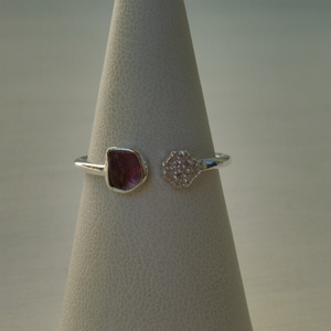 rózsaszín turmalinos, cirkóniás nyitott ezüstgyűrű - ékszer - gyűrű - gyöngyös gyűrű - Meska.hu