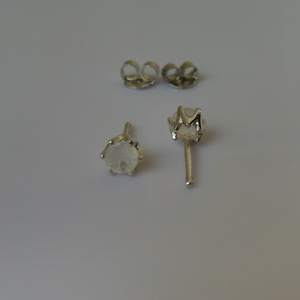 ezüst fülbevaló holdkővel - ékszer - fülbevaló - pötty fülbevaló - Meska.hu