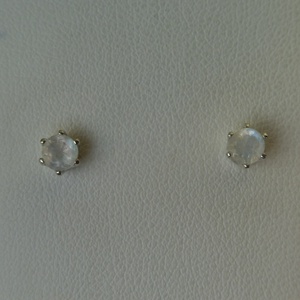 ezüst fülbevaló holdkővel - ékszer - fülbevaló - pötty fülbevaló - Meska.hu