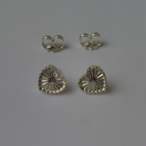 ezüst napsugaras szív fülbevaló, Ékszer, Fülbevaló, Pötty fülbevaló, Ékszerkészítés, Ötvös, MESKA