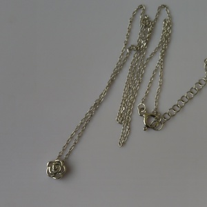 ezüst nyaklánc áttört, köves rózsával - ékszer - nyaklánc - medálos nyaklánc - Meska.hu