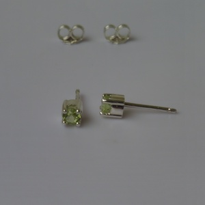 ezüst fülbevaló peridottal - ékszer - fülbevaló - pötty fülbevaló - Meska.hu