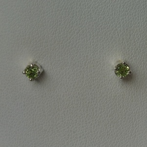 ezüst fülbevaló peridottal - Meska.hu