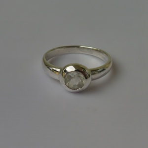 buttonos ezüstgyűrű holdkővel - ékszer - gyűrű - statement gyűrű - Meska.hu