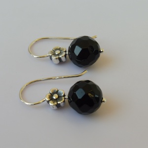 virágos ezüst fülbevaló ónixokkal   - Meska.hu