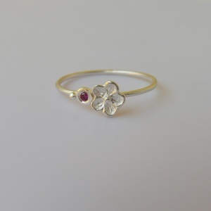 virágos ezüstgyűrű rubinnal , Ékszer, Gyűrű, Vékony gyűrű, Ékszerkészítés, Ötvös, MESKA