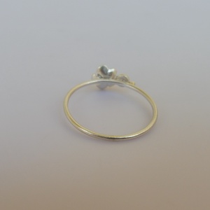 virágos ezüstgyűrű rubinnal  - ékszer - gyűrű - vékony gyűrű - Meska.hu