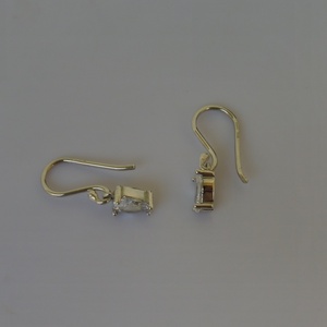 csepp cirkóniás ezüst fülbevaló - ékszer - fülbevaló - lógó fülbevaló - Meska.hu