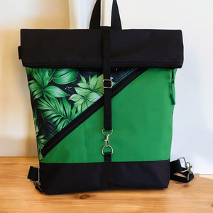 Variálható, Többfunkciós ,sok zsebes Vízálló Rolltop ,hátitáska, hátizsák levelek zöldben  - táska & tok - variálható táska - Meska.hu